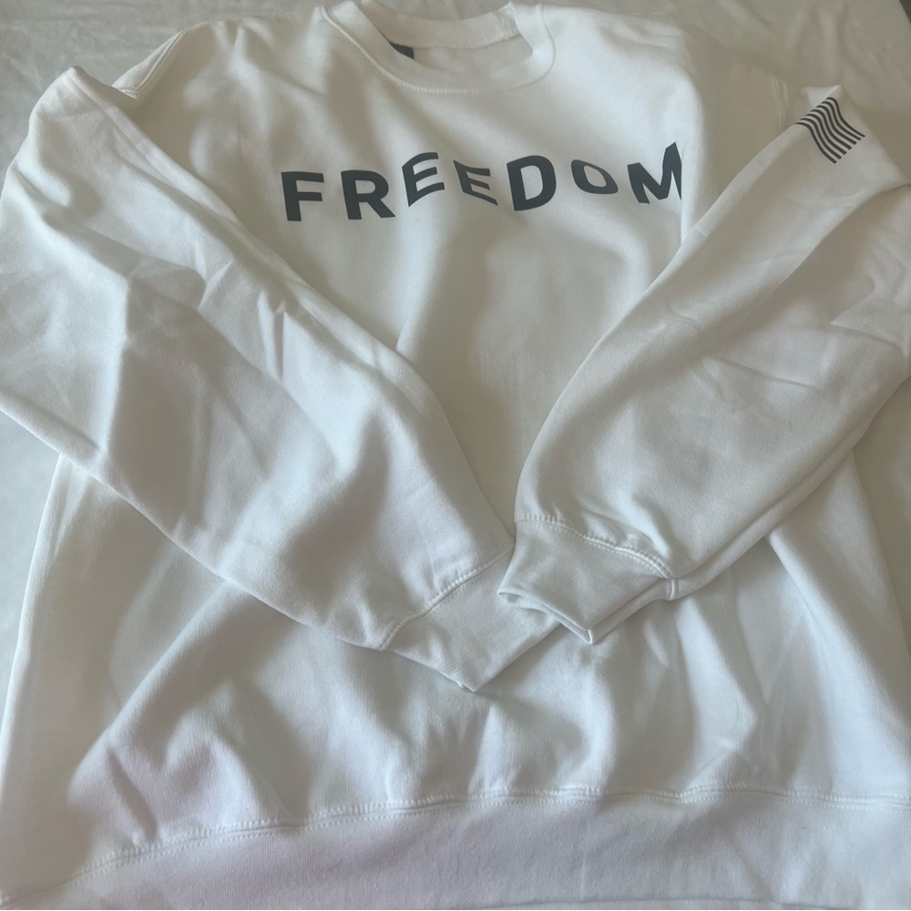 Gildan “Freedom” Graphic Sweatshirt White Size Large Heavy Blend Pullover